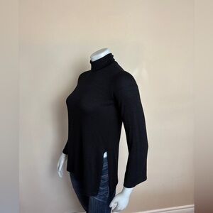 Aritzia Wilfred Free. Black turtleneck sweater. XS. P2P 18”